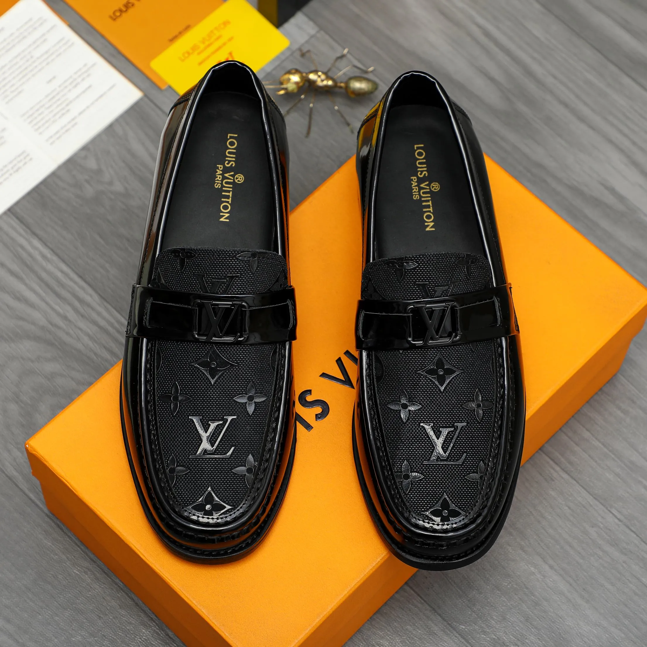 Men's shoes 💰p460 Product trademark: LV "Louis Vuitton" business slip-on leather shoes Regular size: 39-45 (45 is custom-made and non-returnable) Product materials: Selected embossed cowhide upper, cowhide lining, original rubber outsole